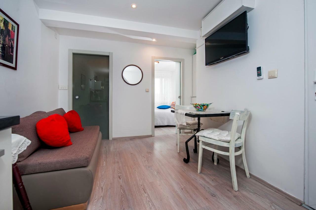Apartman Delfin โรวีน ภายนอก รูปภาพ
