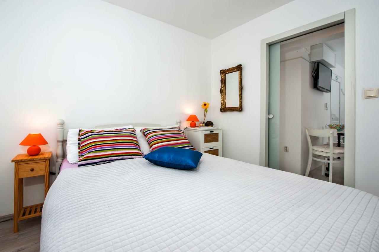 Apartman Delfin โรวีน ภายนอก รูปภาพ