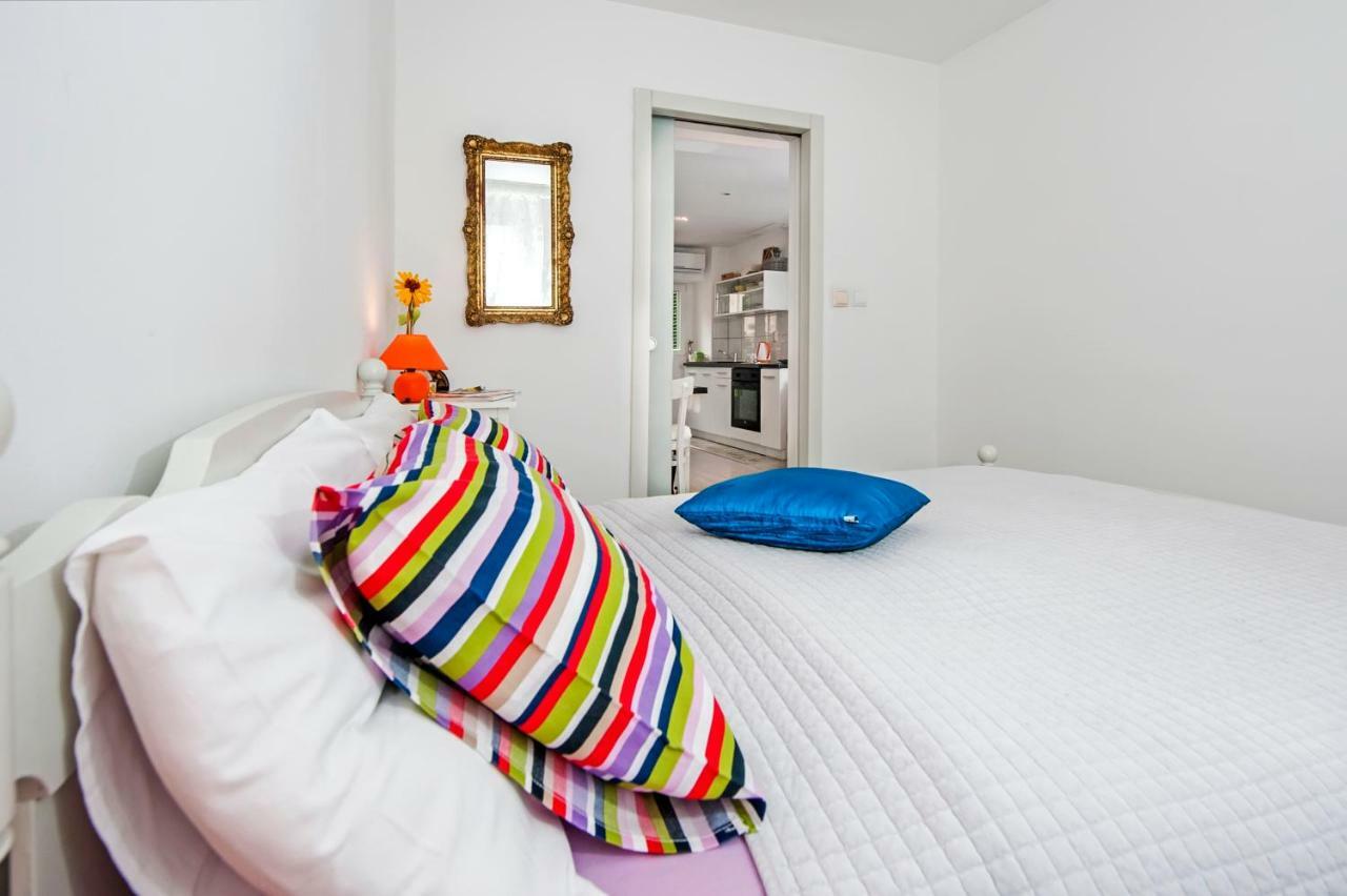 Apartman Delfin โรวีน ภายนอก รูปภาพ