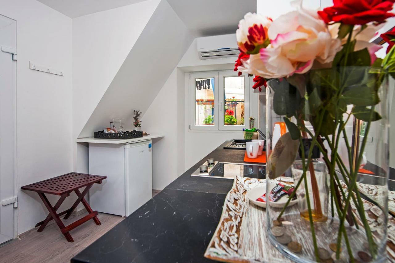 Apartman Delfin โรวีน ภายนอก รูปภาพ