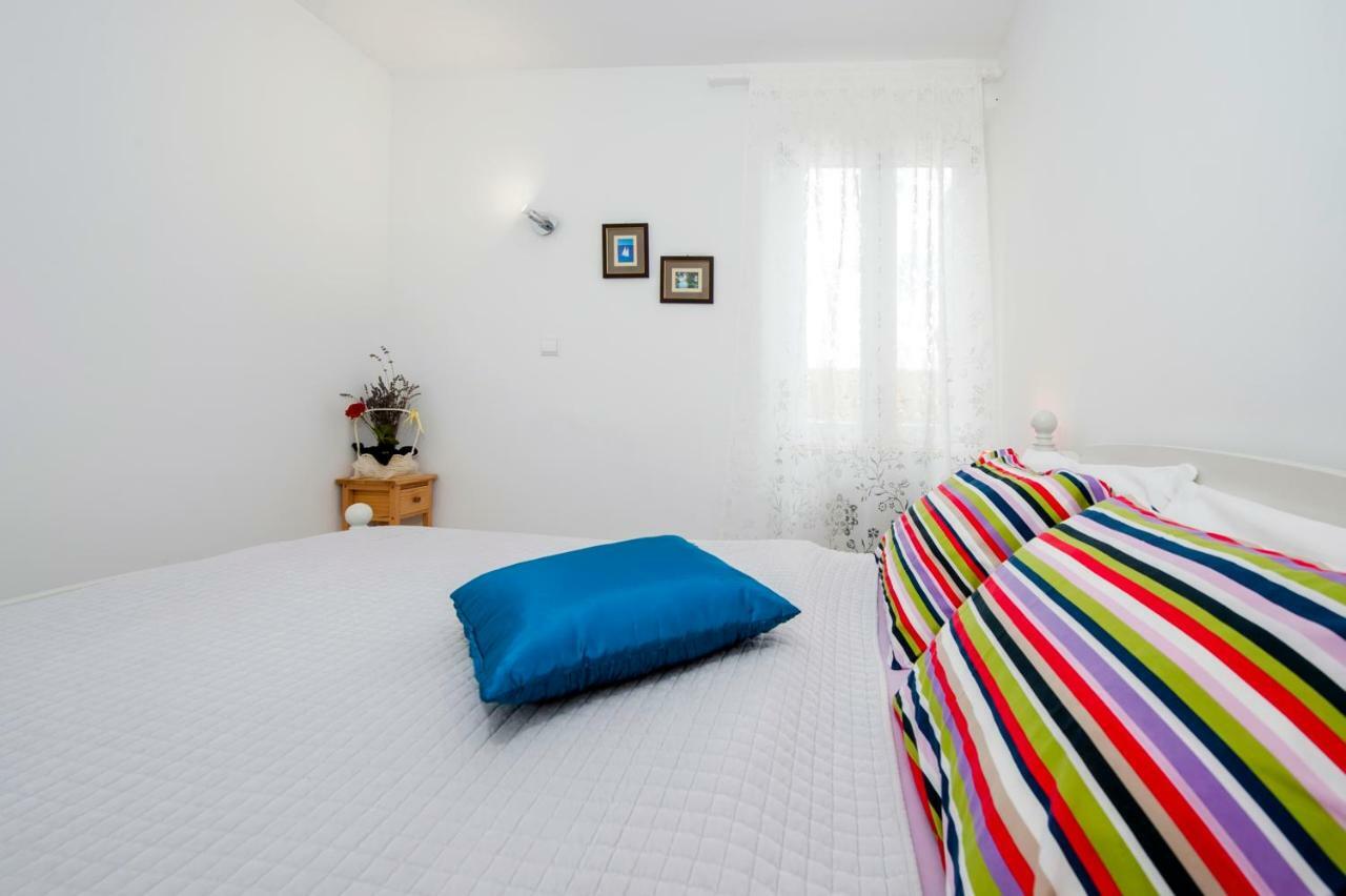 Apartman Delfin โรวีน ภายนอก รูปภาพ