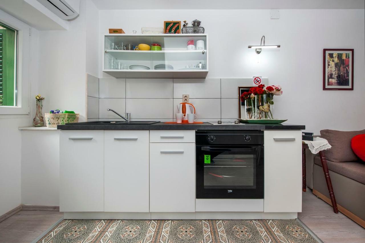Apartman Delfin โรวีน ภายนอก รูปภาพ