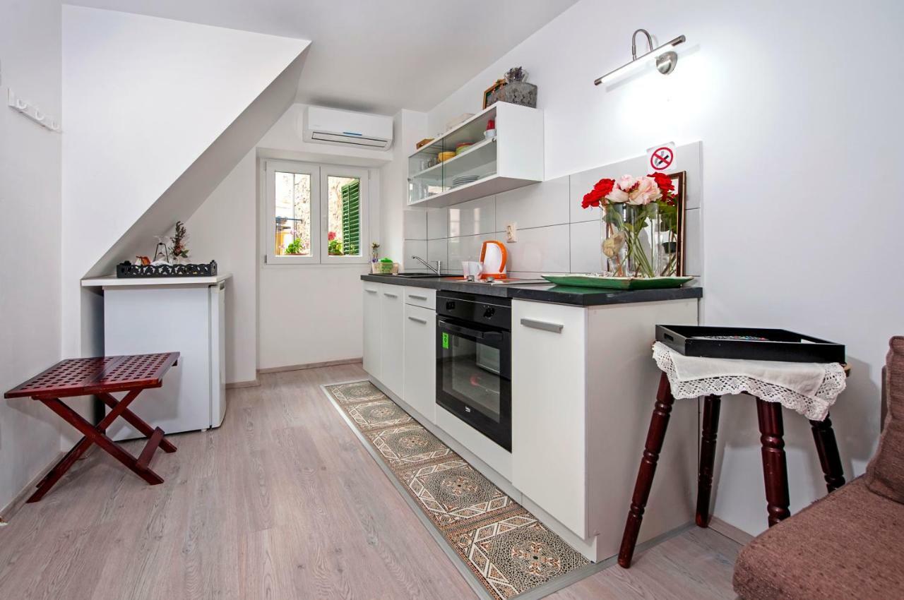 Apartman Delfin โรวีน ภายนอก รูปภาพ