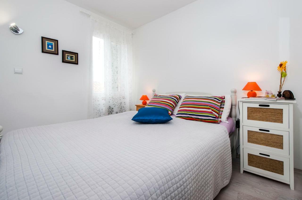 Apartman Delfin โรวีน ภายนอก รูปภาพ