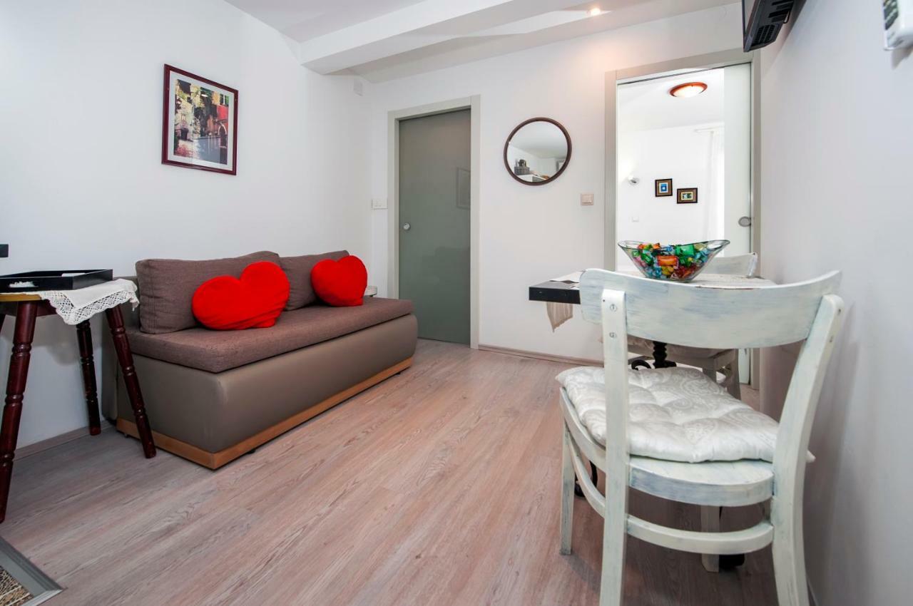 Apartman Delfin โรวีน ภายนอก รูปภาพ
