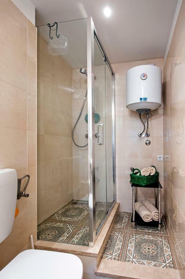 Apartman Delfin โรวีน ภายนอก รูปภาพ