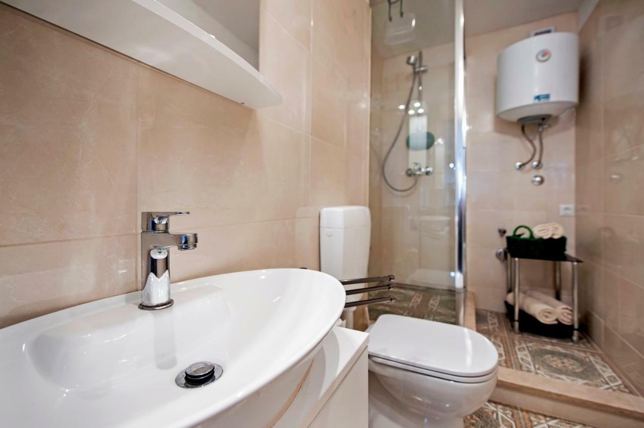 Apartman Delfin โรวีน ภายนอก รูปภาพ